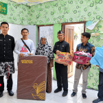 Dinsos Brebes Salurkan Bantuan Logistik bagi Korban Kebakaran Rumah di Desa Padakaton